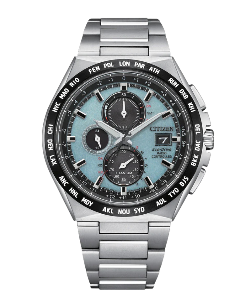 Citizen Eco-Drive AT8238-84M reloj hombre Super Titanium esfera azul cronógrafo